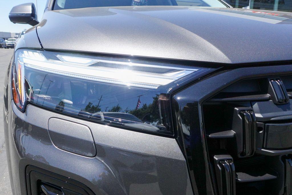 new 2025 Audi Q7 car, priced at $63,045