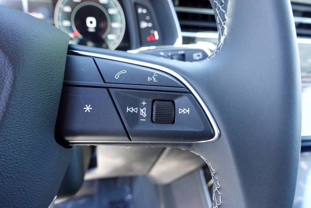 new 2025 Audi Q7 car, priced at $63,045