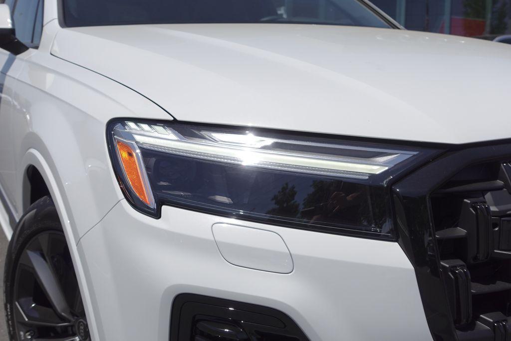 new 2025 Audi Q7 car, priced at $67,250