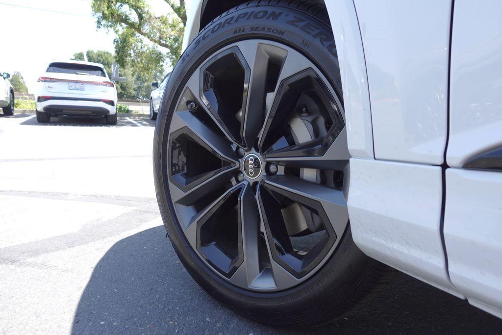 new 2025 Audi Q7 car, priced at $67,250
