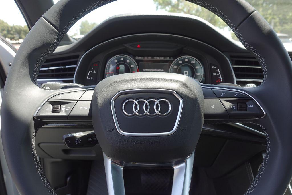 new 2025 Audi Q7 car, priced at $67,250