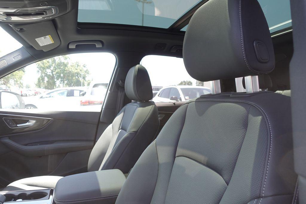 new 2025 Audi Q7 car, priced at $67,250