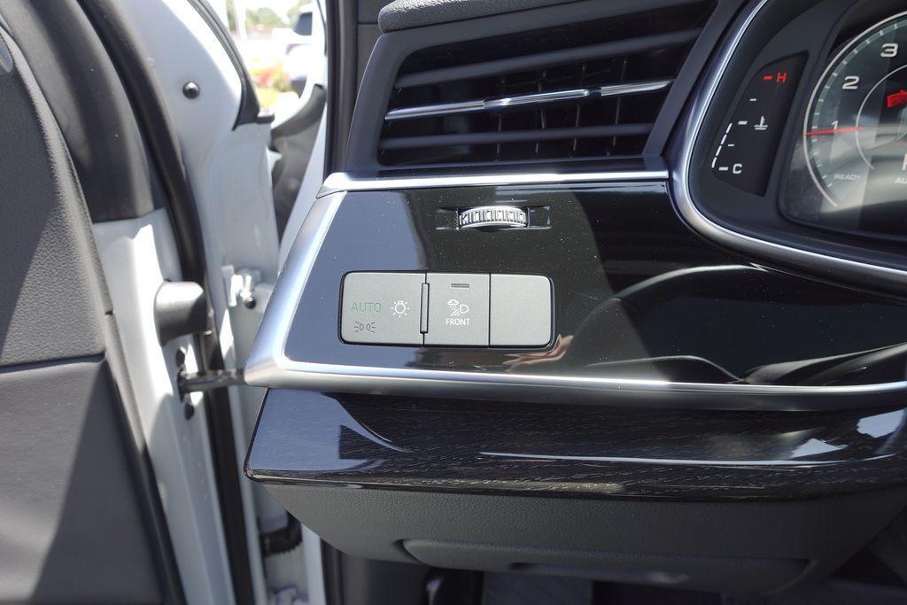new 2025 Audi Q7 car, priced at $67,250