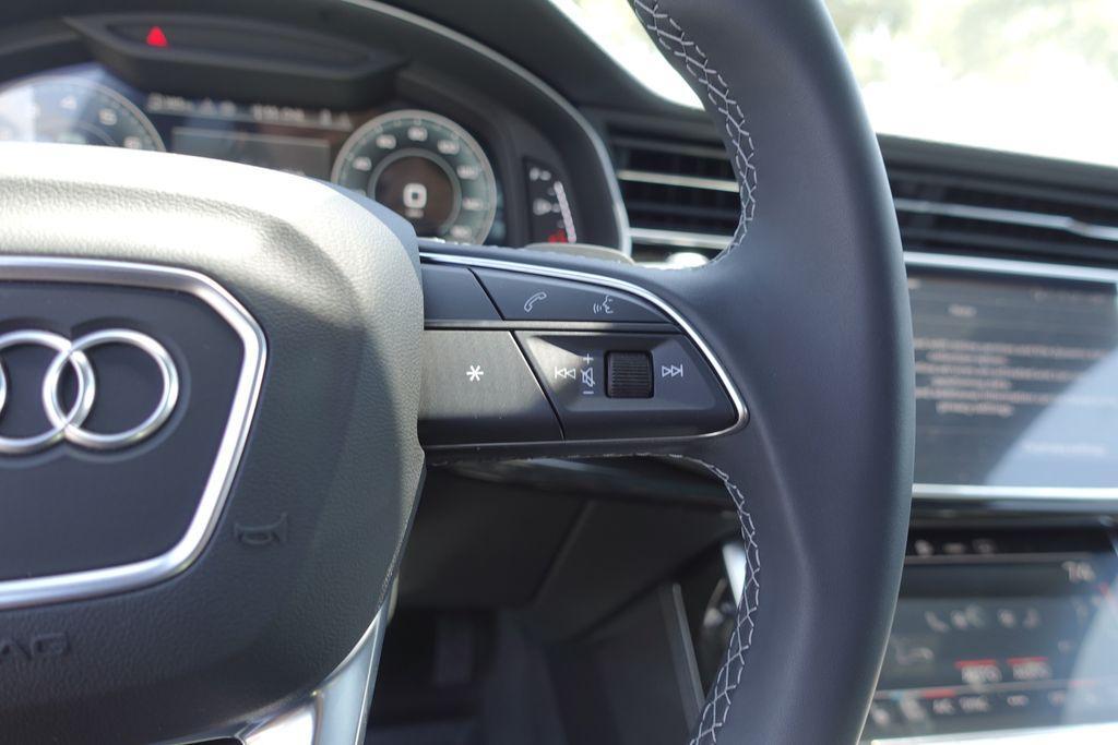new 2025 Audi Q7 car, priced at $67,250