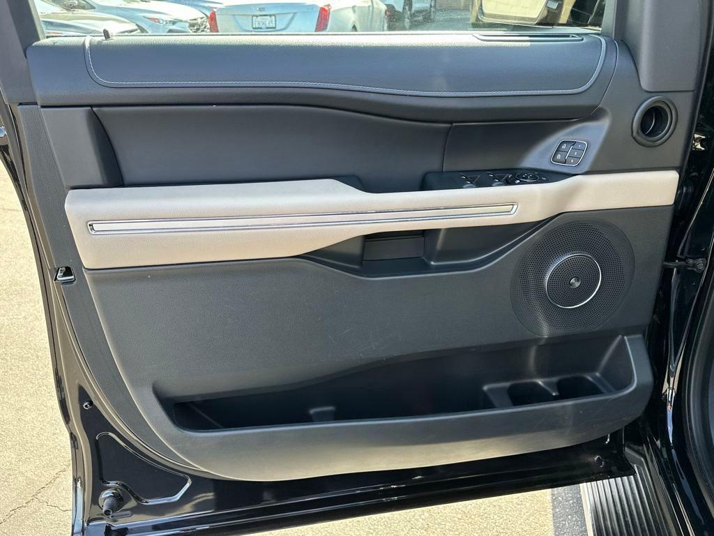 used 2023 Ford Expedition car, priced at $43,998