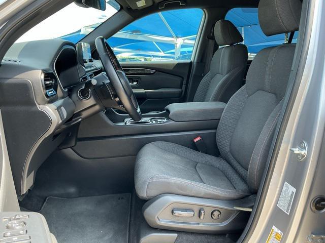 used 2025 Honda Pilot car, priced at $37,995