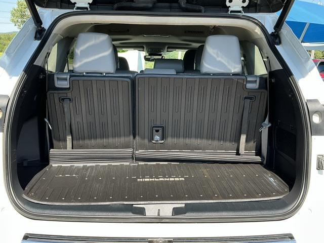 used 2022 Toyota Highlander Hybrid car, priced at $38,995