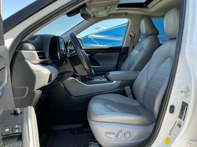 used 2022 Toyota Highlander Hybrid car, priced at $38,995