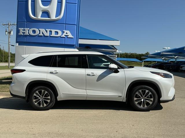 used 2022 Toyota Highlander Hybrid car, priced at $38,995