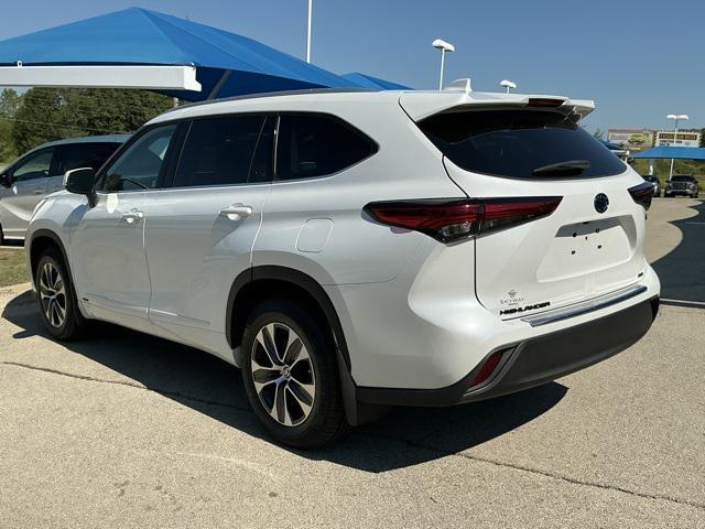 used 2022 Toyota Highlander Hybrid car, priced at $38,995
