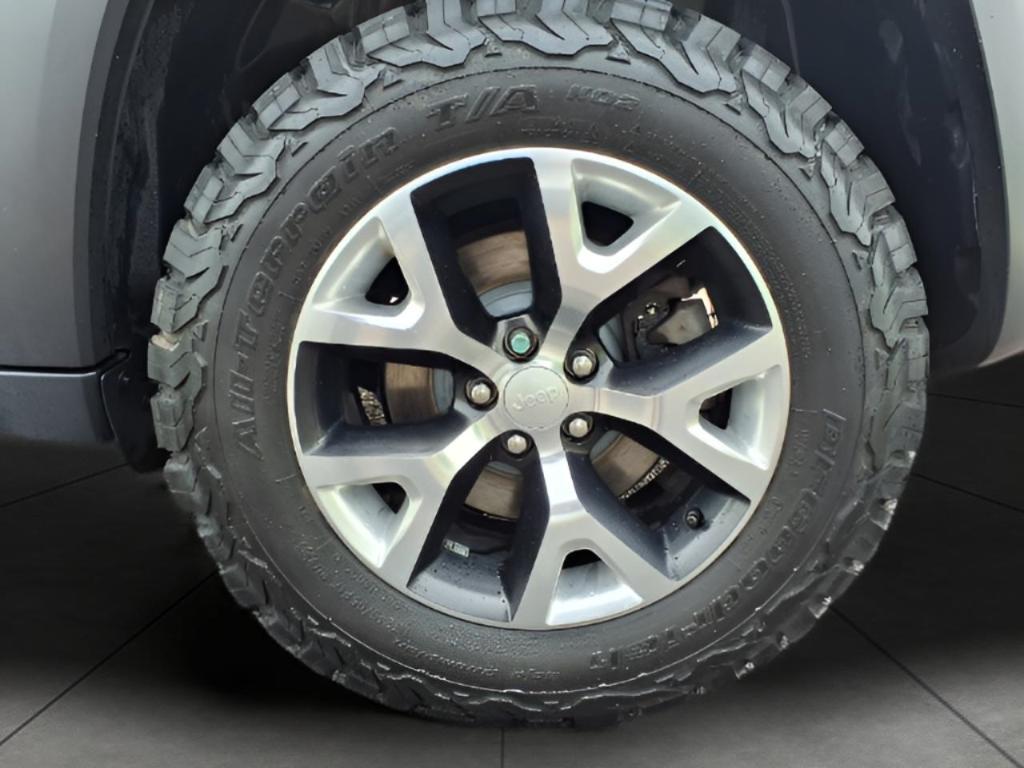 used 2018 Jeep Cherokee car, priced at $15,604