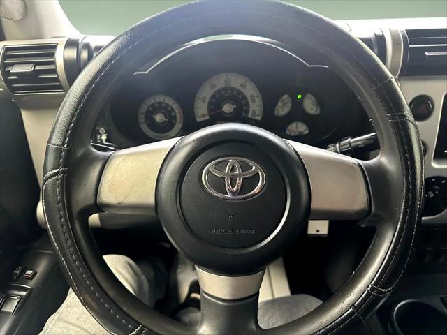 used 2007 Toyota FJ Cruiser car, priced at $13,900