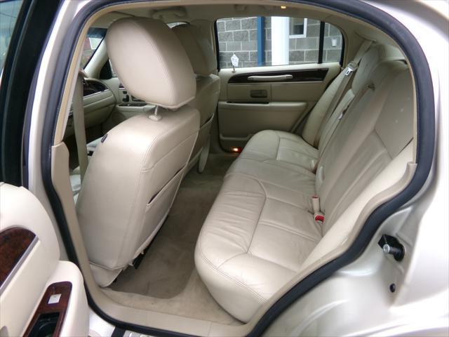 used 2011 Lincoln Town Car car, priced at $5,995