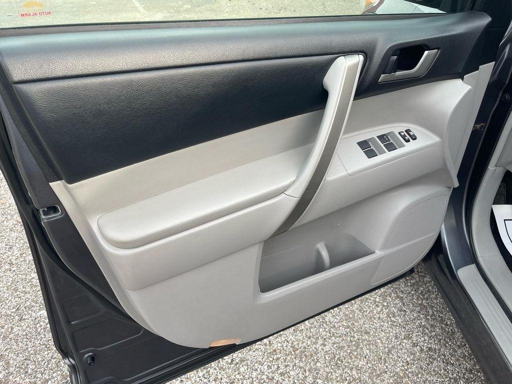 used 2013 Toyota Highlander car, priced at $7,999