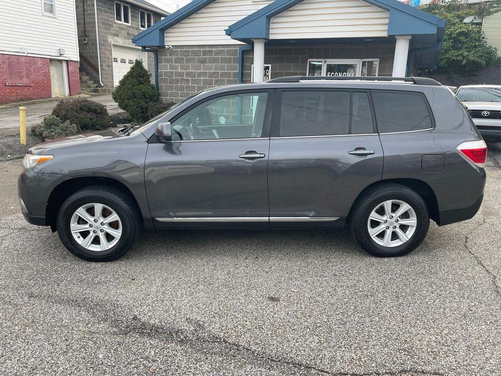 used 2013 Toyota Highlander car, priced at $7,999