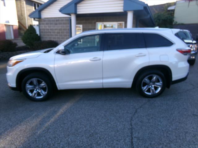 used 2014 Toyota Highlander car, priced at $12,995