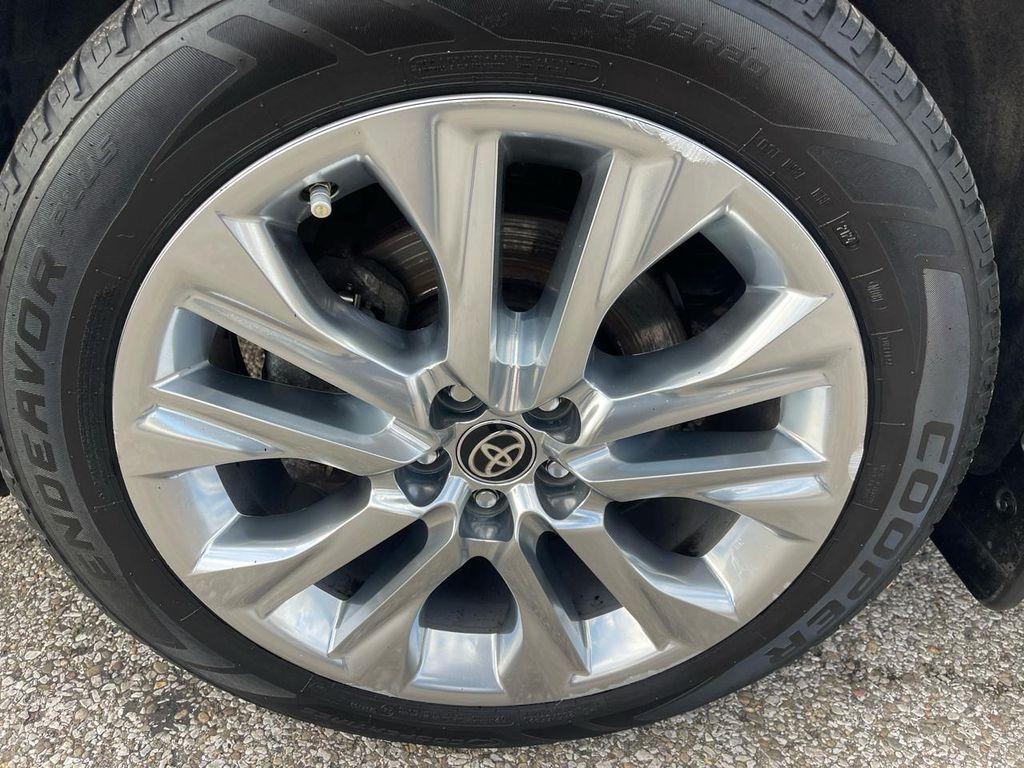 used 2021 Toyota Highlander Hybrid car, priced at $29,999