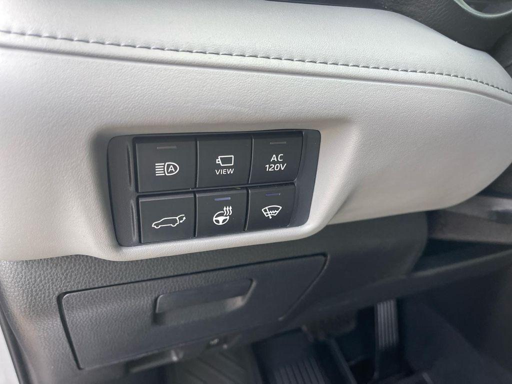 used 2021 Toyota Highlander Hybrid car, priced at $29,999