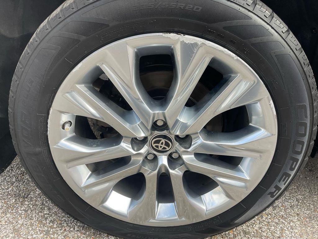 used 2021 Toyota Highlander Hybrid car, priced at $29,999