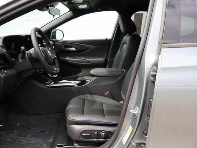 new 2025 Buick Envista car, priced at $27,941