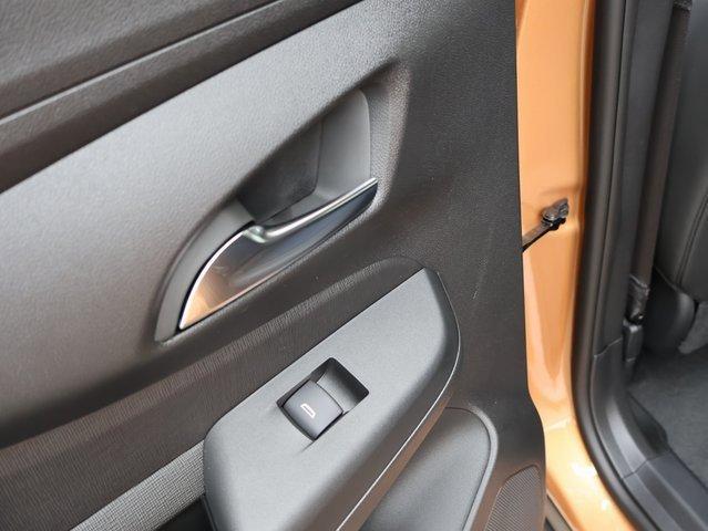 new 2025 Buick Envista car, priced at $25,859