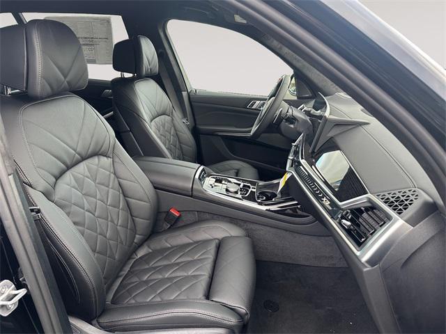 new 2026 BMW X7 car, priced at $100,030