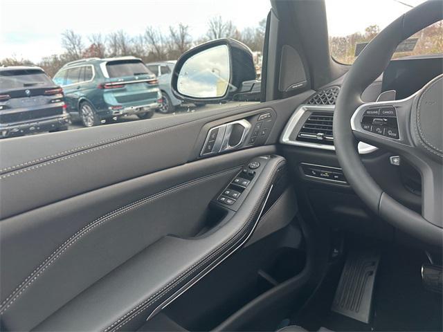 new 2026 BMW X7 car, priced at $100,030