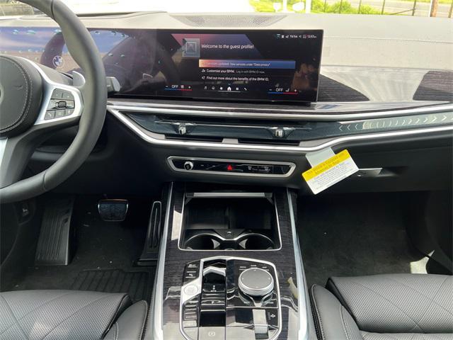 new 2026 BMW X7 car, priced at $100,385