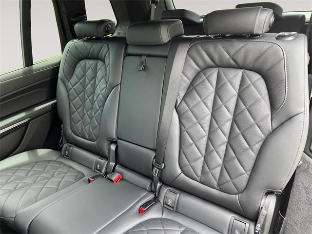 new 2026 BMW X7 car, priced at $100,385