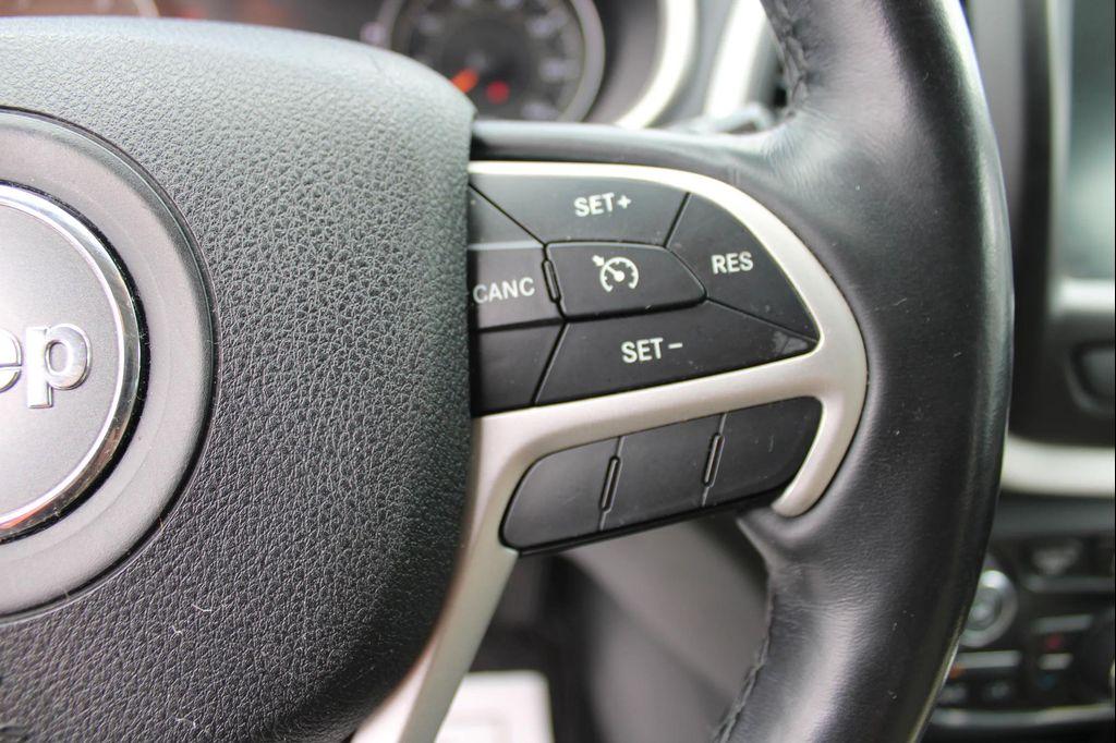 used 2015 Jeep Cherokee car, priced at $10,900