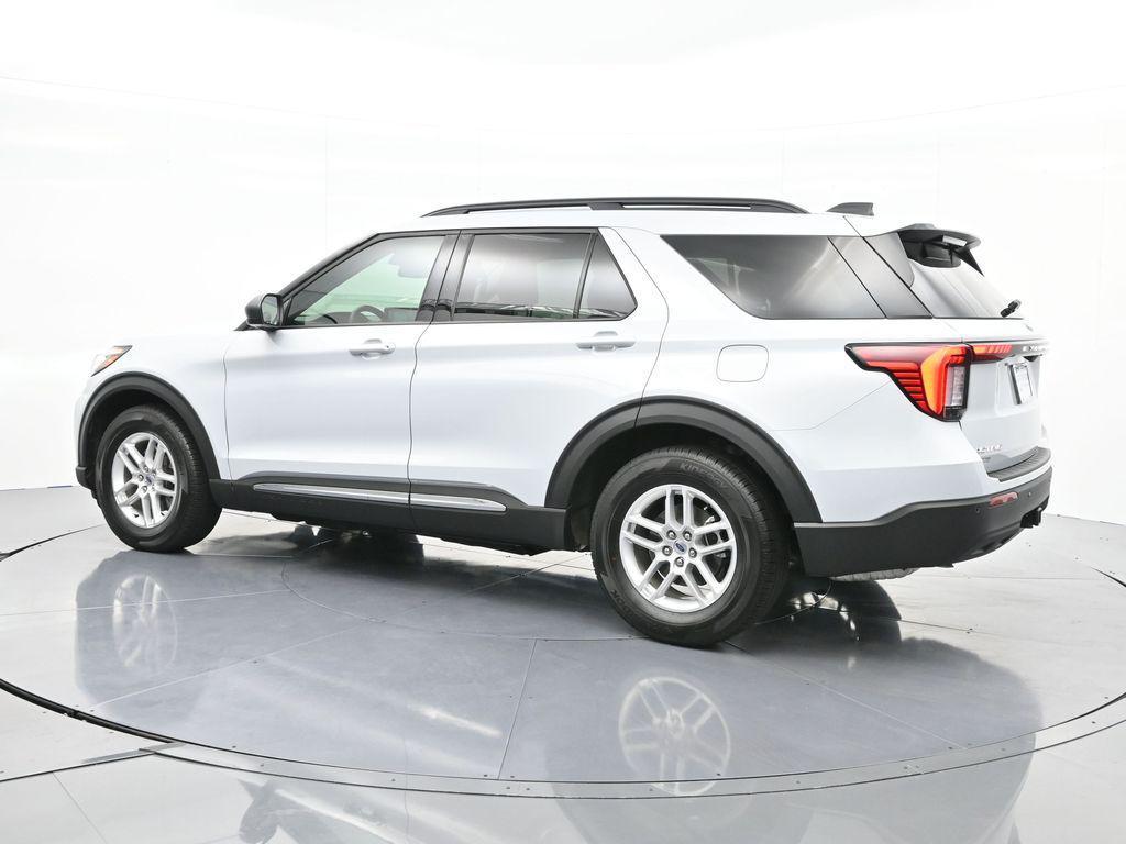 new 2025 Ford Explorer car, priced at $39,000