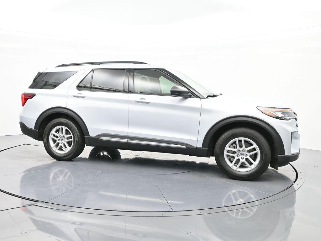 new 2025 Ford Explorer car, priced at $39,000