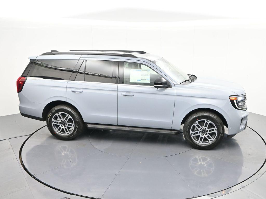 new 2025 Ford Expedition car, priced at $69,725