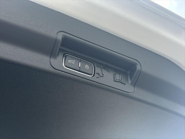 new 2025 Ford Explorer car