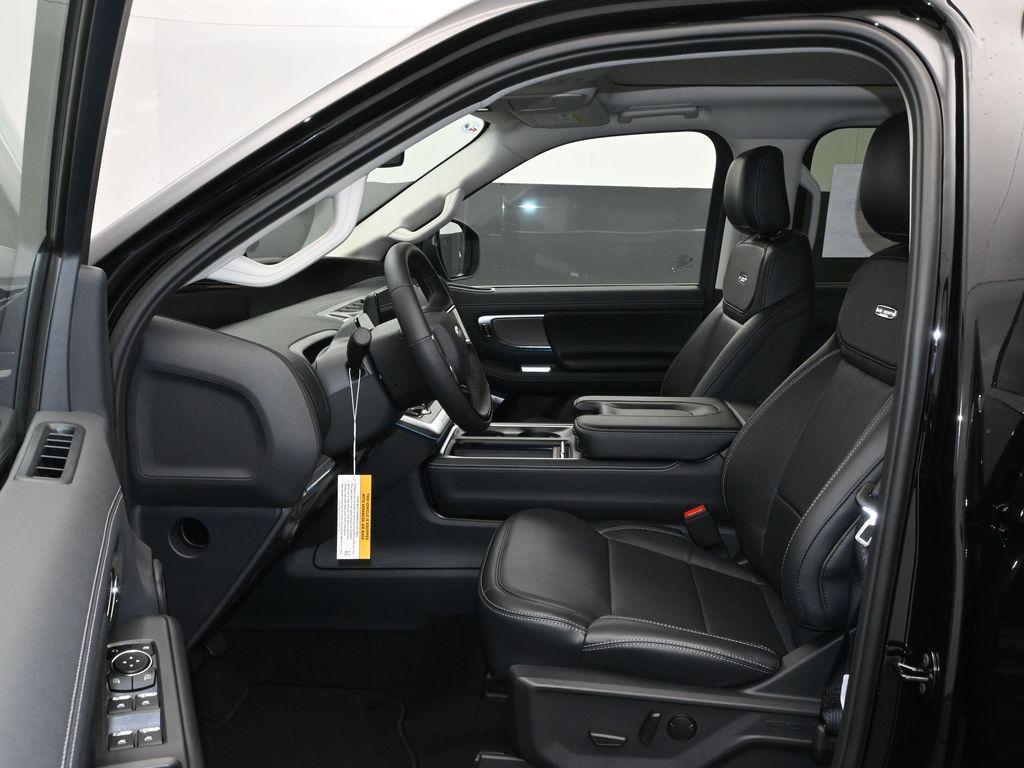 new 2025 Ford Expedition car, priced at $76,995