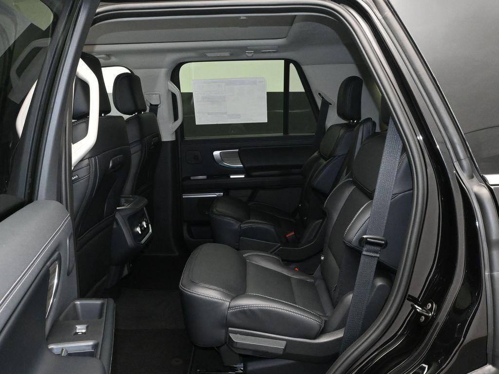 new 2025 Ford Expedition car, priced at $76,995