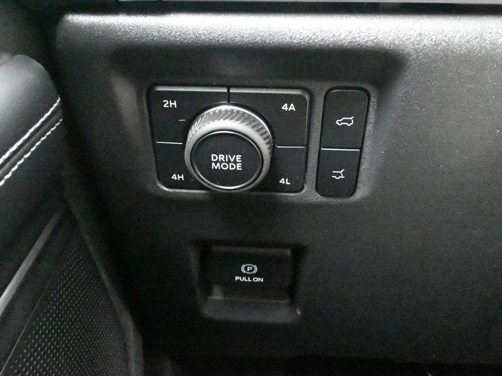 new 2025 Ford Expedition car, priced at $76,995