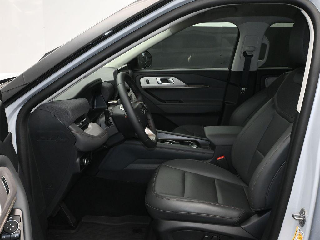 new 2025 Ford Explorer car, priced at $39,995