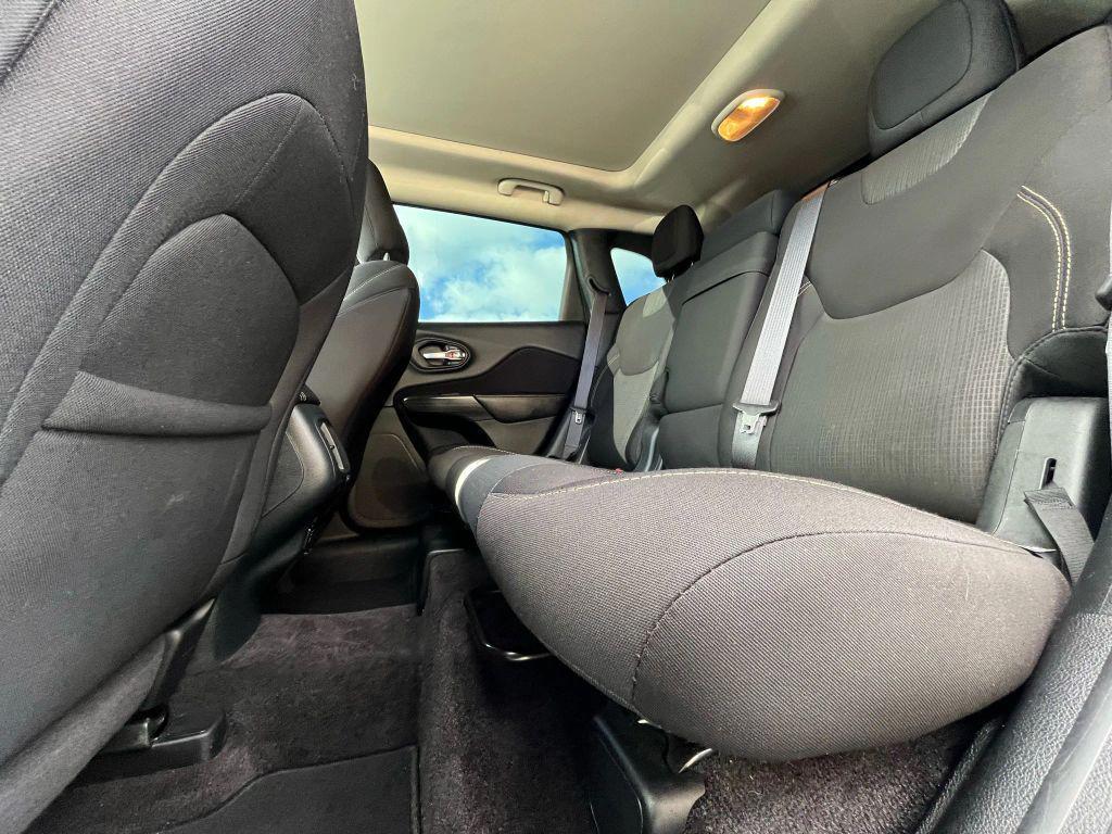 used 2016 Jeep Cherokee car