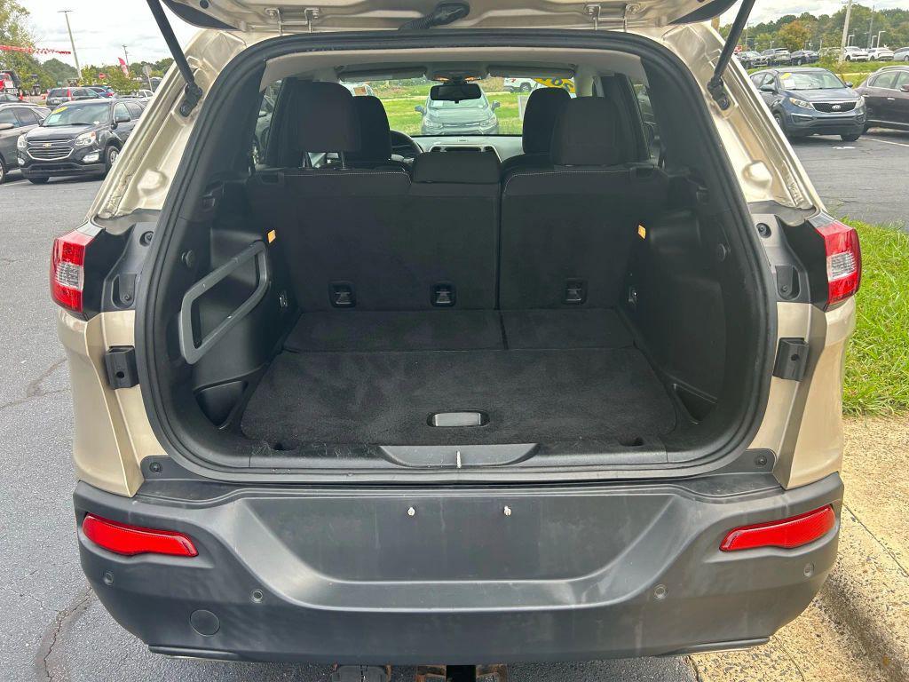 used 2015 Jeep Cherokee car, priced at $9,475