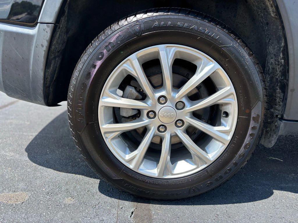 used 2019 Jeep Cherokee car, priced at $7,975