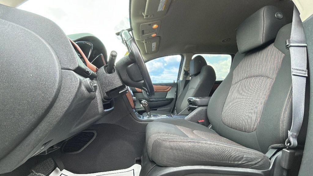 used 2015 Chevrolet Traverse car, priced at $5,875