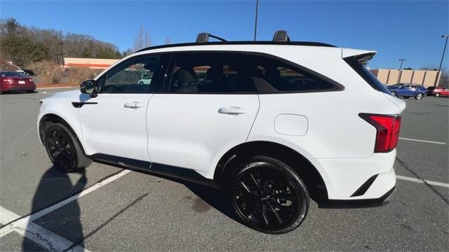 used 2022 Kia Sorento car, priced at $31,356