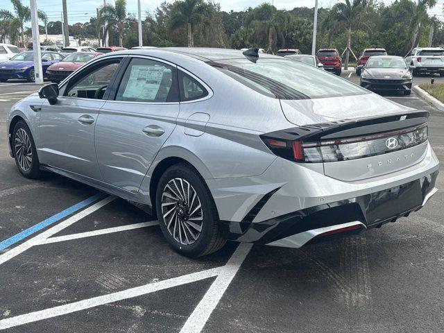 new 2025 Hyundai Sonata Hybrid car, priced at $39,105