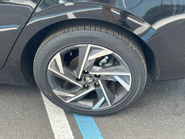 new 2025 Hyundai Elantra car, priced at $27,585