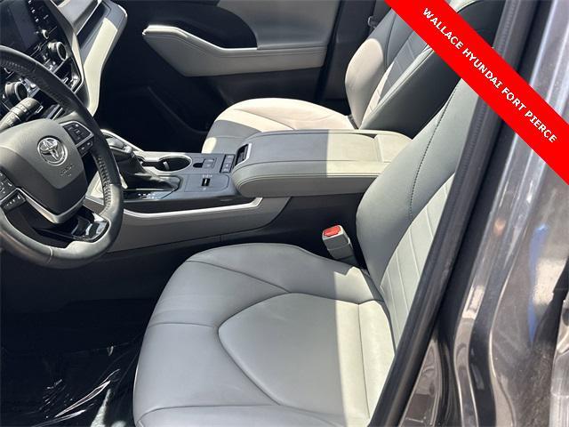 used 2021 Toyota Highlander car, priced at $30,885