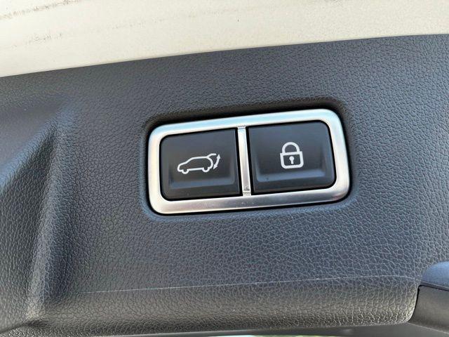 used 2023 Kia Sorento car, priced at $34,075