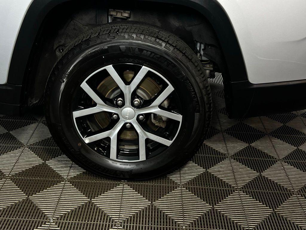 used 2024 Jeep Grand Cherokee L car, priced at $32,573