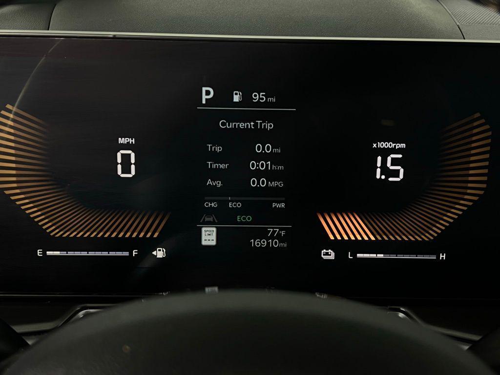used 2025 Kia Sorento Hybrid car, priced at $32,675
