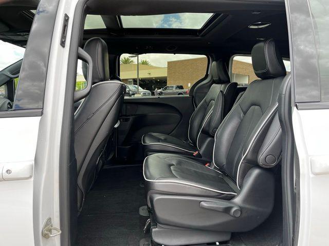used 2022 Chrysler Pacifica Hybrid car, priced at $29,975